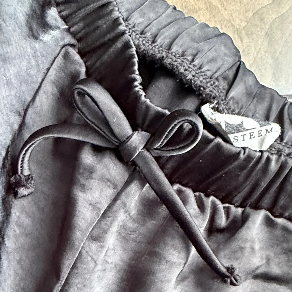 Girls Black silk Cargo Pocket Jogger Pants - Picture 5 of 7